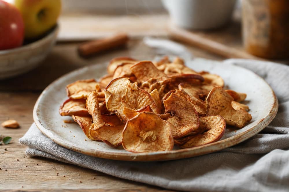 Appelchips met kaneel uit de oven