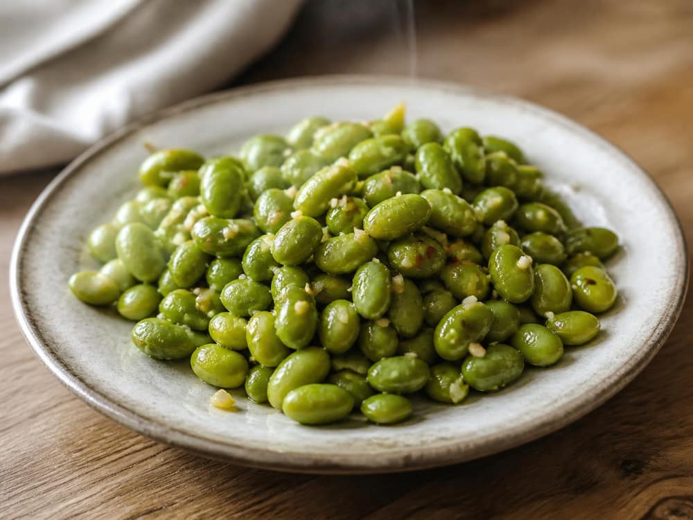 Geroosterde edamame met knoflook en citroen
