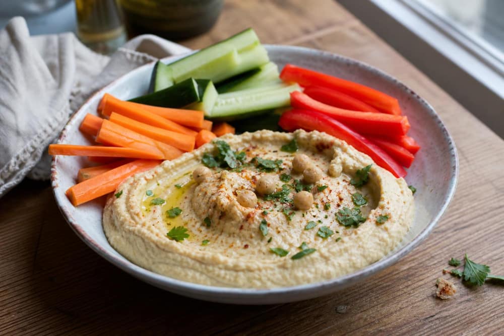 Hummus met verse groentereepjes