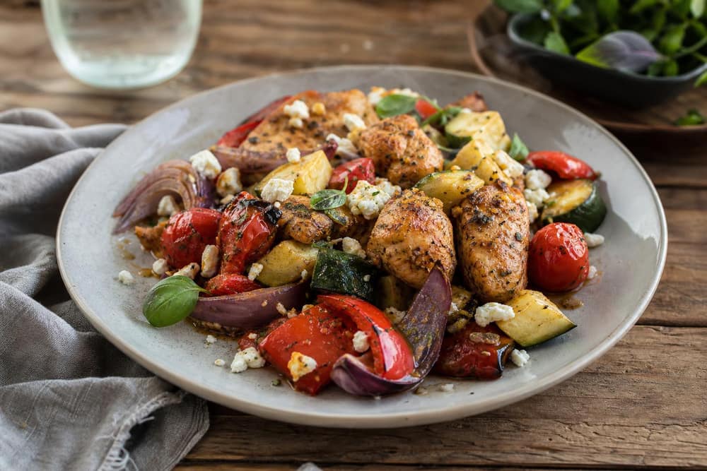 Kip-traybake met mediterrane groente